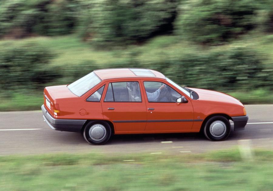  Opel Kadett GL Sedan (E) 1985 года  (фото 14 из 27)